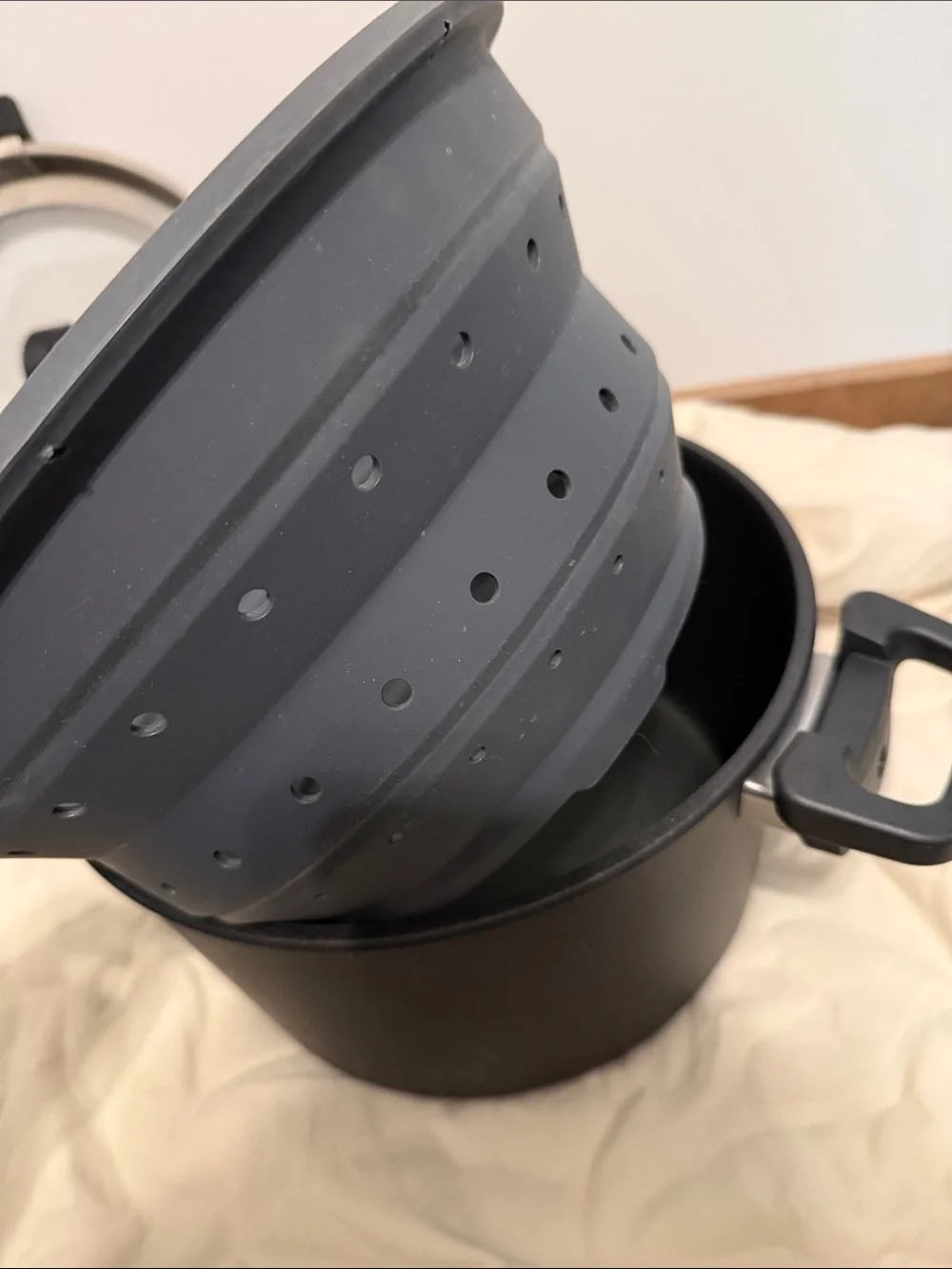 Pampered Chef Black Dutch Oven with Glass Lid and Steamer Insert